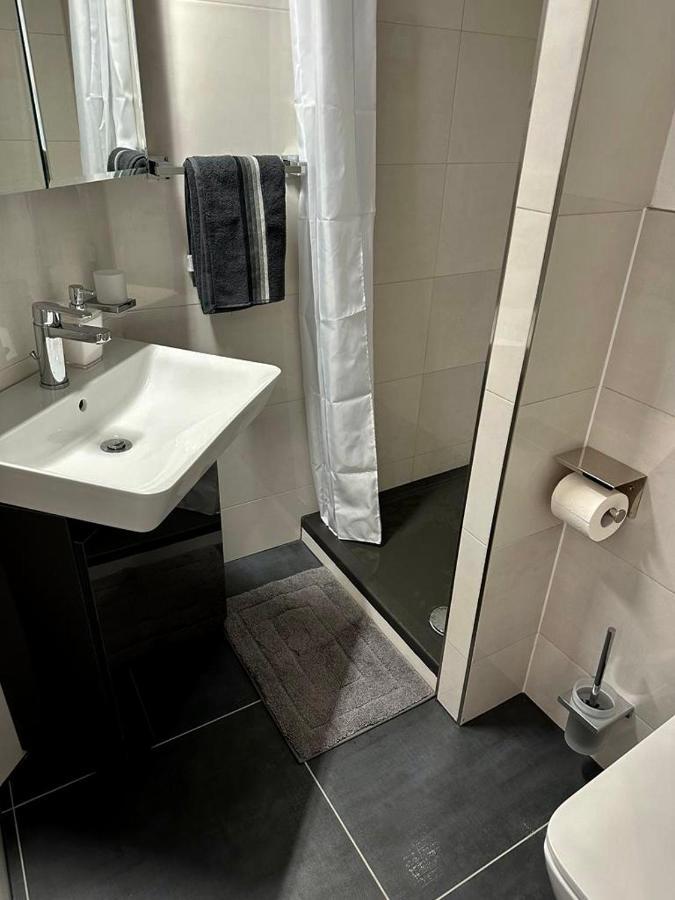 Flexible, Schoene Und Gut Aussehende Feriensuite Ройтлінген Екстер'єр фото